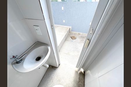 Casa à venda com 355m², 3 quartos e 4 vagas Casa à venda com 355m², 3 quartos e 4 vagasLavabo da Área Comum