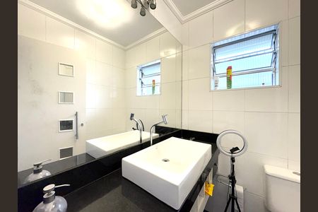 Casa à venda com 355m², 3 quartos e 4 vagas Casa à venda com 355m², 3 quartos e 4 vagasLavabo