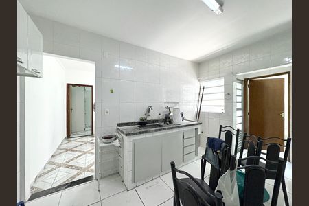 Casa à venda com 355m², 3 quartos e 4 vagas Casa à venda com 355m², 3 quartos e 4 vagasCozinha da Edícula
