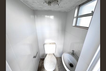 Casa à venda com 355m², 3 quartos e 4 vagas Casa à venda com 355m², 3 quartos e 4 vagasLavabo da Área Comum