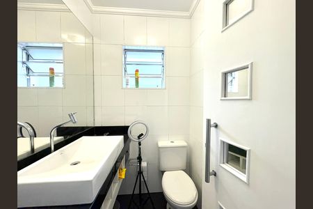 Casa à venda com 355m², 3 quartos e 4 vagas Casa à venda com 355m², 3 quartos e 4 vagasLavabo