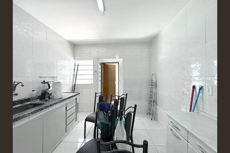 Casa à venda com 355m², 3 quartos e 4 vagas Casa à venda com 355m², 3 quartos e 4 vagasCozinha da Edícula