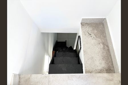 Casa à venda com 355m², 3 quartos e 4 vagas Casa à venda com 355m², 3 quartos e 4 vagasEscada do escritório para o terraço