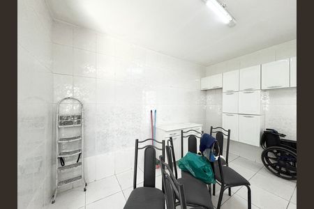 Casa à venda com 355m², 3 quartos e 4 vagas Casa à venda com 355m², 3 quartos e 4 vagasCozinha da Edícula