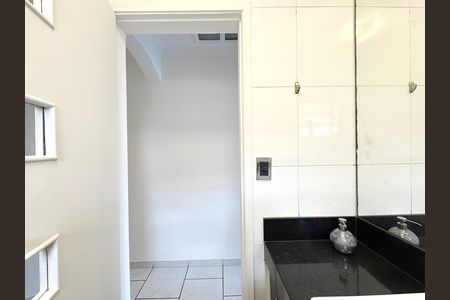 Casa à venda com 355m², 3 quartos e 4 vagas Casa à venda com 355m², 3 quartos e 4 vagasLavabo