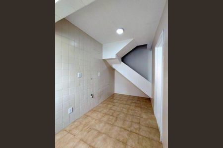 Cozinha de apartamento para alugar com 2 quartos, 95m² em Passo d’Areia, Porto Alegre