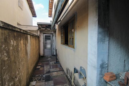 Corredor de casa para alugar com 2 quartos, 90m² em Jardim Ivana, São Paulo