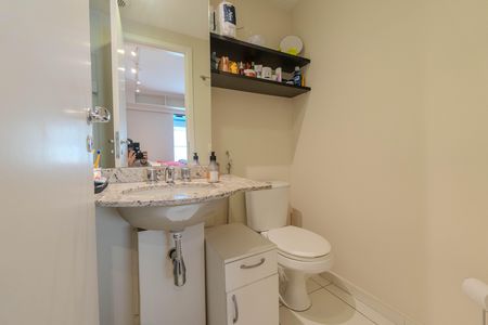 Banheiro de kitnet/studio para alugar com 1 quarto, 35m² em Bela Vista, São Paulo