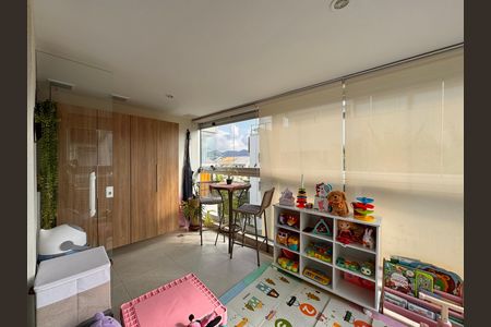 Apartamento para alugar com 134m², 3 quartos e 2 vagas Apartamento para alugar com 134m², 3 quartos e 2 vagasVaranda