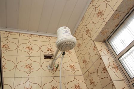 Casa à venda com 80m², 3 quartos e 1 vaga Casa à venda com 80m², 3 quartos e 1 vagaBanheiro