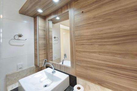 Apartamento à venda com 65m², 2 quartos e 1 vaga Apartamento à venda com 65m², 2 quartos e 1 vagaBanheiro