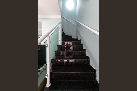 Casa à venda com 52m², 2 quartos e 1 vaga Casa à venda com 52m², 2 quartos e 1 vagaEscada
