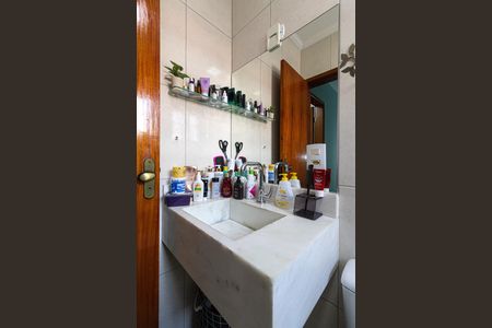 Casa à venda com 52m², 2 quartos e 1 vaga Casa à venda com 52m², 2 quartos e 1 vagaBanheiro