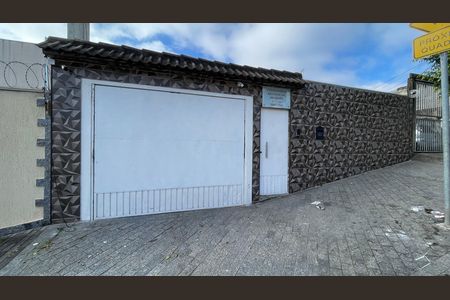 Casa à venda com 52m², 2 quartos e 1 vaga Casa à venda com 52m², 2 quartos e 1 vagaFachada