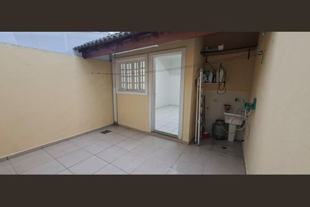 Casa de condomínio para alugar com 100m², 2 quartos e 1 vagaÁrea de Serviço