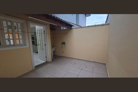 Casa de condomínio para alugar com 100m², 2 quartos e 1 vagaÁrea de Serviço