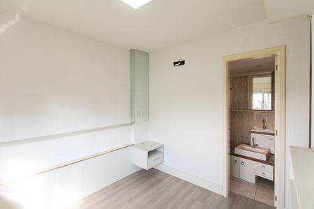 Apartamento à venda com 108m², 3 quartos e 2 vagas Apartamento à venda com 108m², 3 quartos e 2 vagasSuíte
