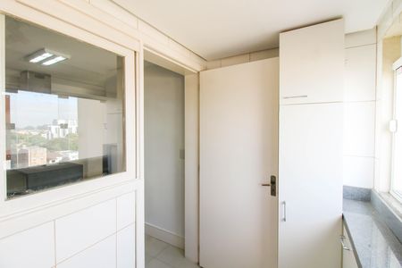 Apartamento à venda com 108m², 3 quartos e 2 vagas Apartamento à venda com 108m², 3 quartos e 2 vagasÁrea de Serviço