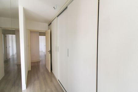 Apartamento à venda com 108m², 3 quartos e 2 vagas Apartamento à venda com 108m², 3 quartos e 2 vagasSuíte