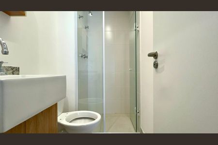Banheiro de kitnet/studio à venda com 1 quarto, 26m² em Pinheiros, São Paulo