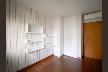 Apartamento à venda com 118m², 3 quartos e 2 vagas Apartamento à venda com 118m², 3 quartos e 2 vagasQuarto 2