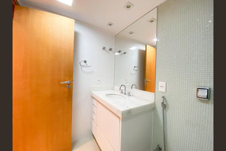 Apartamento à venda com 118m², 3 quartos e 2 vagas Apartamento à venda com 118m², 3 quartos e 2 vagasBanheiro Suíte