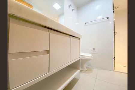 Apartamento à venda com 118m², 3 quartos e 2 vagas Apartamento à venda com 118m², 3 quartos e 2 vagasBanheiro Social