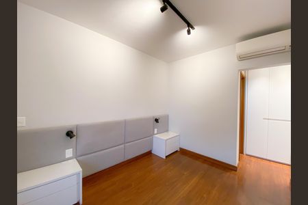 Apartamento à venda com 118m², 3 quartos e 2 vagas Apartamento à venda com 118m², 3 quartos e 2 vagasSuíte