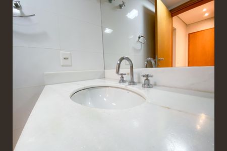 Apartamento à venda com 118m², 3 quartos e 2 vagas Apartamento à venda com 118m², 3 quartos e 2 vagasBanheiro Suíte