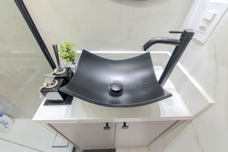 Apartamento à venda com 77m², 2 quartos e 1 vaga Apartamento à venda com 77m², 2 quartos e 1 vagaBanheiro da Suíte 1