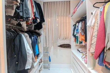 Apartamento à venda com 77m², 2 quartos e 1 vaga Apartamento à venda com 77m², 2 quartos e 1 vagaCloset da suíte 1