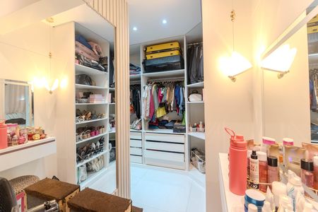 Apartamento à venda com 77m², 2 quartos e 1 vaga Apartamento à venda com 77m², 2 quartos e 1 vagaCloset da suíte 1