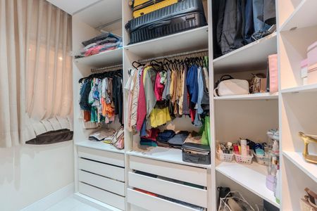 Apartamento à venda com 77m², 2 quartos e 1 vaga Apartamento à venda com 77m², 2 quartos e 1 vagaCloset da suíte 1
