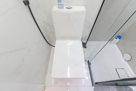 Apartamento à venda com 77m², 2 quartos e 1 vaga Apartamento à venda com 77m², 2 quartos e 1 vagaBanheiro da Suíte 1