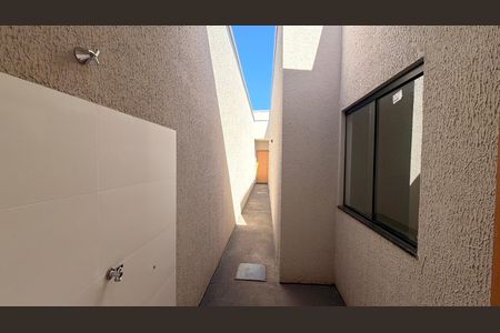 Casa à venda com 110m², 3 quartos e 2 vagasCorredor