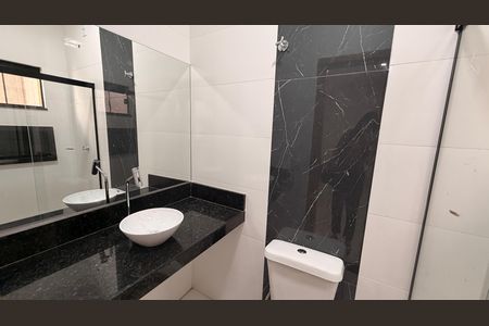 Casa à venda com 110m², 3 quartos e 2 vagasBanheiro da Suíte