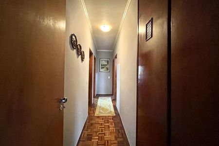 Casa à venda com 185m², 3 quartos e 2 vagasCorredor