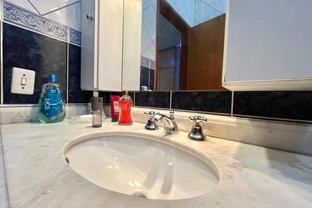 Casa à venda com 185m², 3 quartos e 2 vagasBanheiro da Suíte