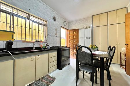Casa à venda com 185m², 3 quartos e 2 vagasCozinha
