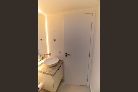 Banheiro de kitnet/studio para alugar com 1 quarto, 35m² em Ingá, Niterói