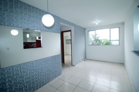 Sala de apartamento para alugar com 2 quartos, 50m² em Parada de Lucas, Rio de Janeiro