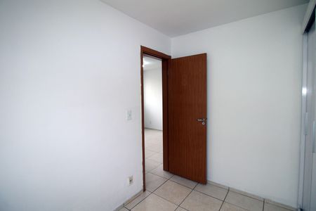 Quarto 2 de apartamento para alugar com 2 quartos, 50m² em Parada de Lucas, Rio de Janeiro