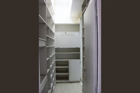 Apartamento à venda com 642m², 3 quartos e 6 vagas Apartamento à venda com 642m², 3 quartos e 6 vagasCloset do Quarto