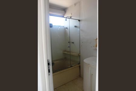 Apartamento à venda com 642m², 3 quartos e 6 vagas Apartamento à venda com 642m², 3 quartos e 6 vagasBanheiro social