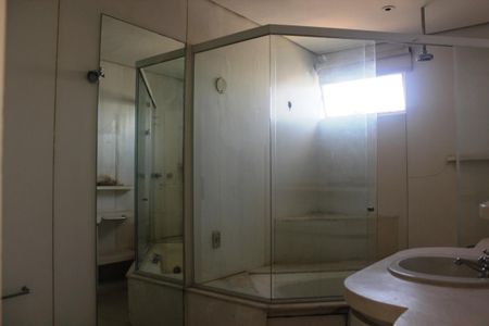 Apartamento à venda com 642m², 3 quartos e 6 vagas Apartamento à venda com 642m², 3 quartos e 6 vagasBanheiro social