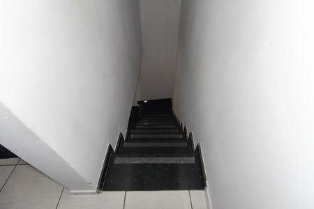 Casa para alugar com 97m², 2 quartos e 1 vagaEscada