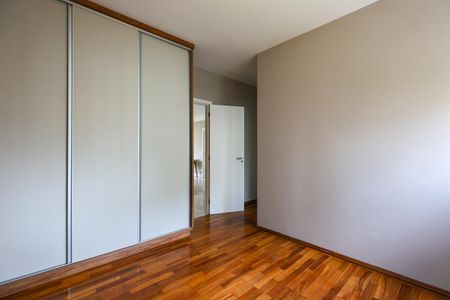 Apartamento à venda com 240m², 3 quartos e 4 vagas Apartamento à venda com 240m², 3 quartos e 4 vagasSuíte 2