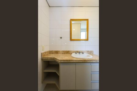 Apartamento à venda com 240m², 3 quartos e 4 vagas Apartamento à venda com 240m², 3 quartos e 4 vagasBanheiro da Suíte 3