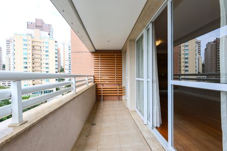 Apartamento à venda com 240m², 3 quartos e 4 vagas Apartamento à venda com 240m², 3 quartos e 4 vagasVaranda da Sala