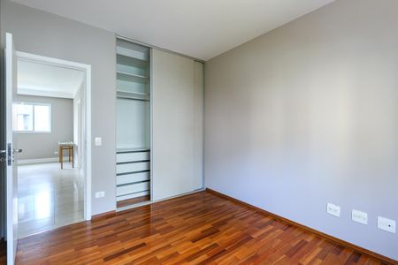Apartamento à venda com 240m², 3 quartos e 4 vagas Apartamento à venda com 240m², 3 quartos e 4 vagasSuíte 3